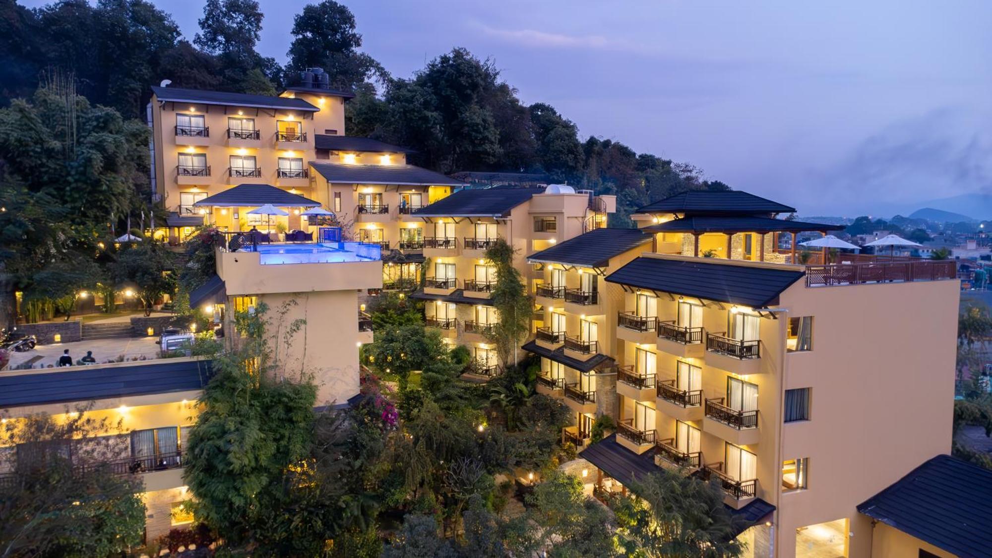 Bar Peepal Resort Pokhara Dış mekan fotoğraf The Royal