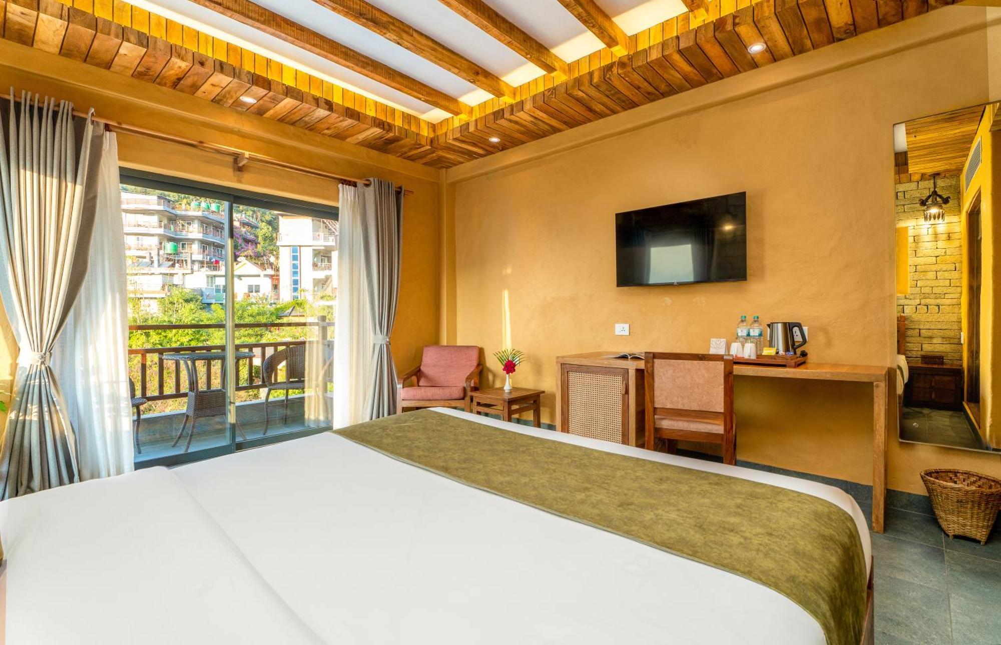 Bar Peepal Resort Pokhara Dış mekan fotoğraf Deluxe Room